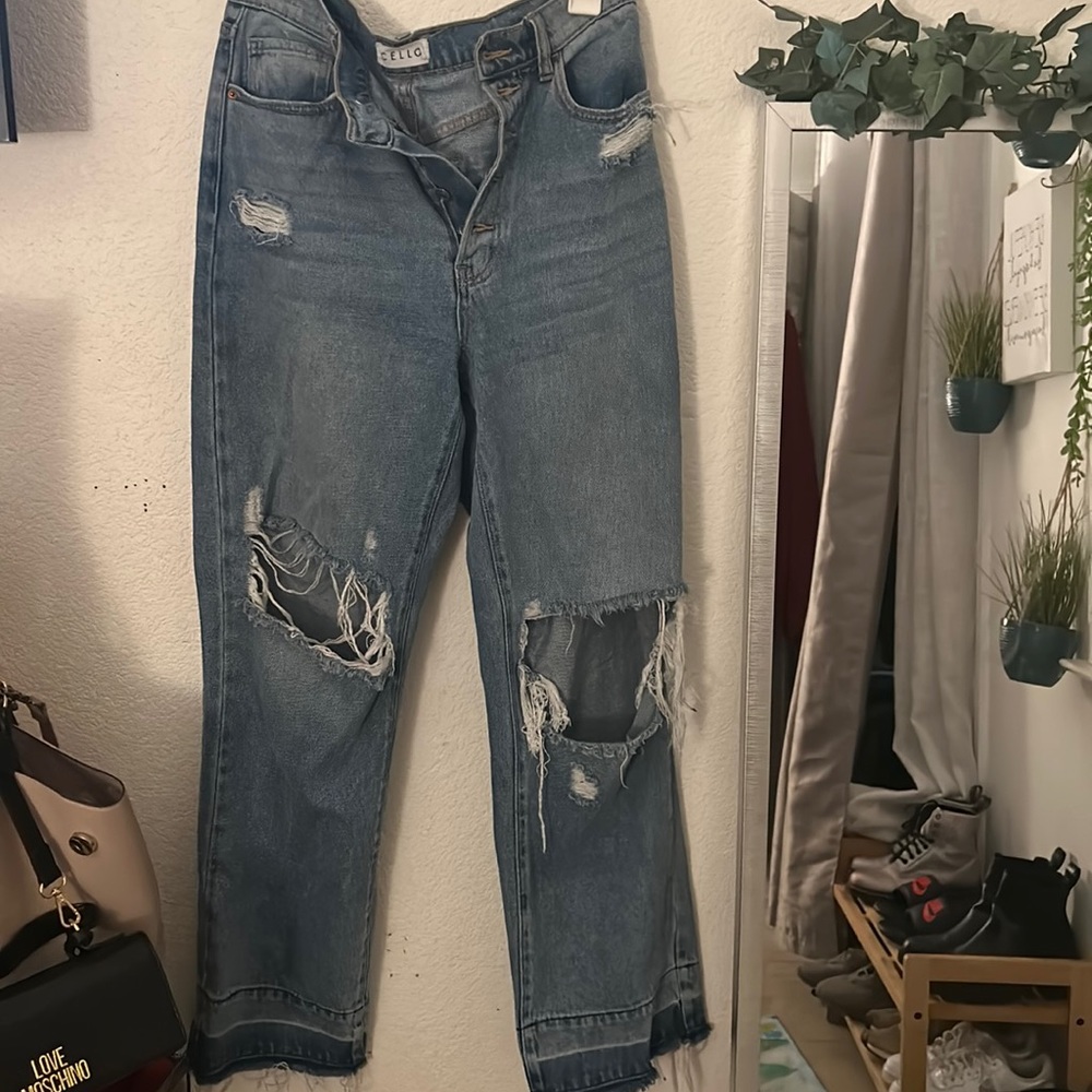 Wide leg ripped Jean